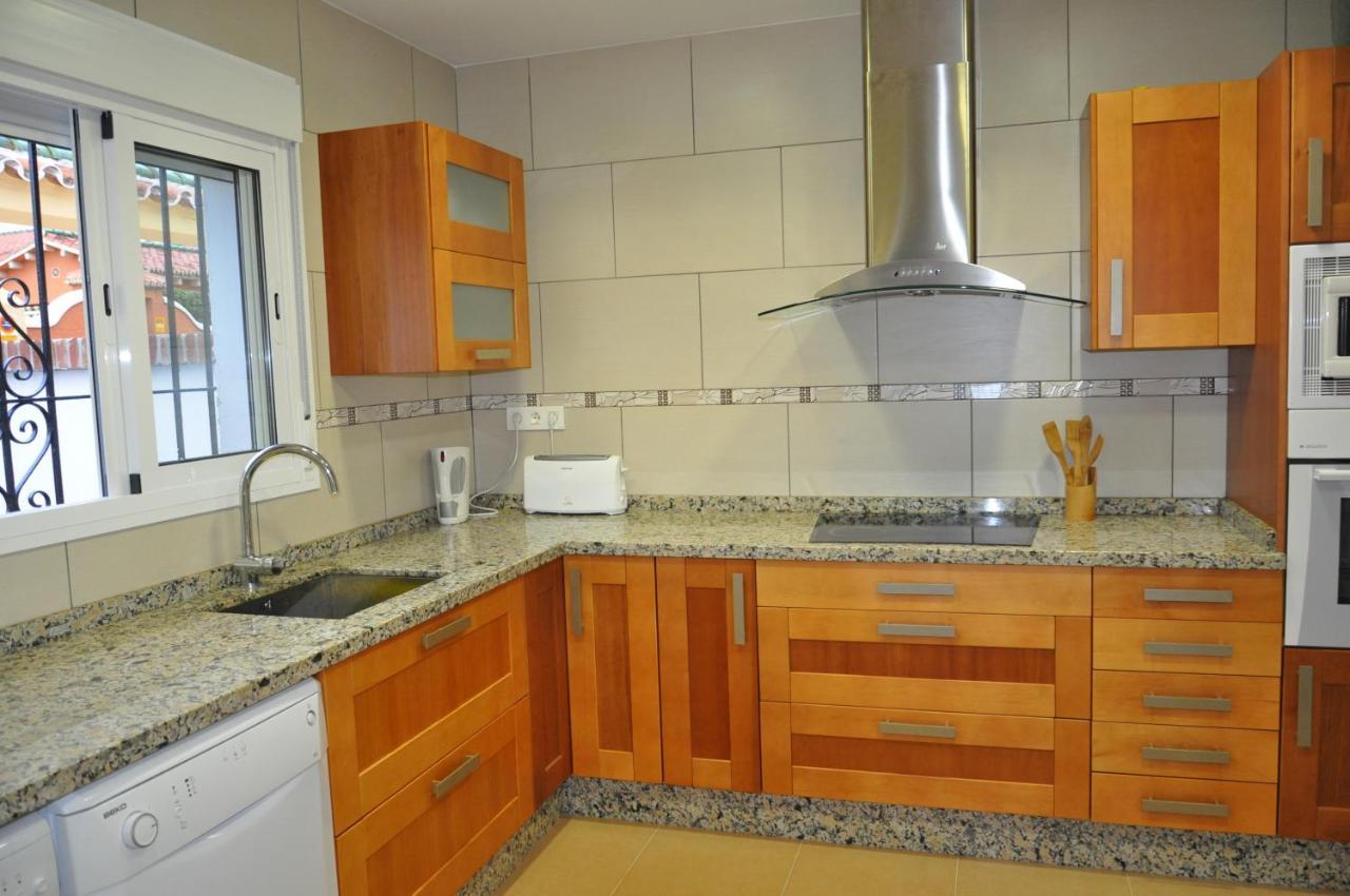 El Descanso - By Costadelsolholiday Family Villa By Marina Heated Private Pool! 贝纳尔马德纳 外观 照片